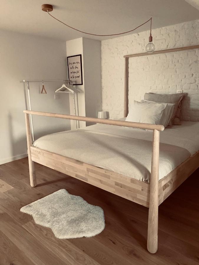 Lichtrijke Loft Bij Restaurant Den Olifant Apartment Ieper Bagian luar foto