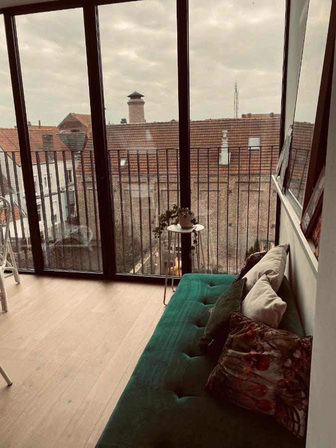 Lichtrijke Loft Bij Restaurant Den Olifant Apartment Ieper Bagian luar foto