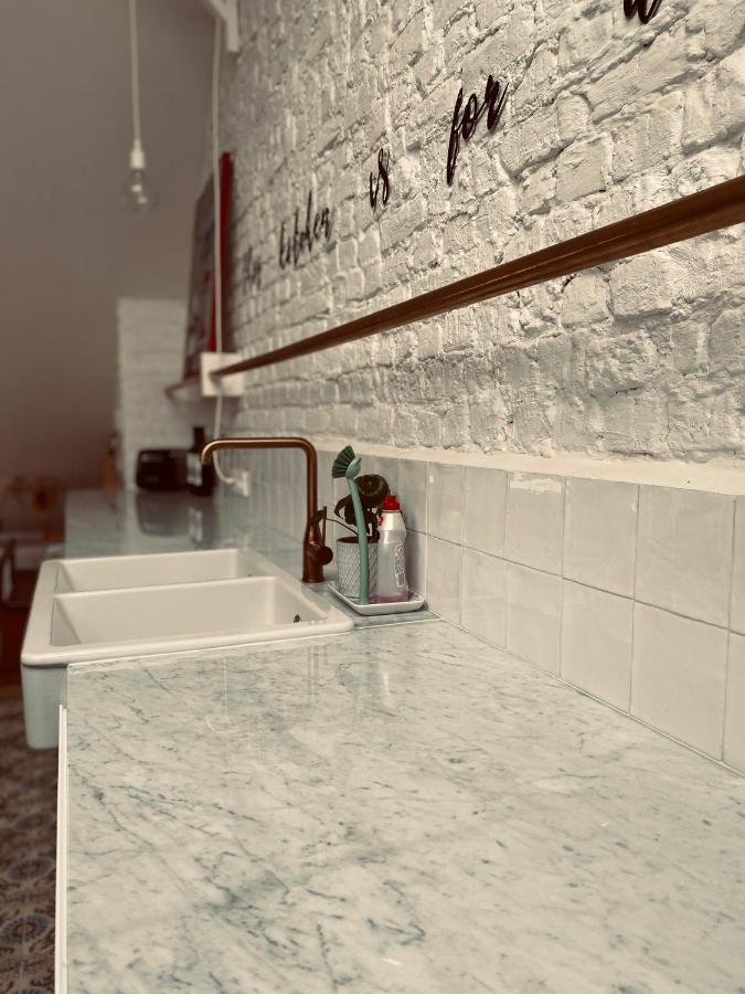 Lichtrijke Loft Bij Restaurant Den Olifant Apartment Ieper Bagian luar foto