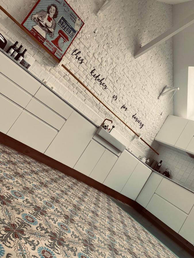 Lichtrijke Loft Bij Restaurant Den Olifant Apartment Ieper Bagian luar foto