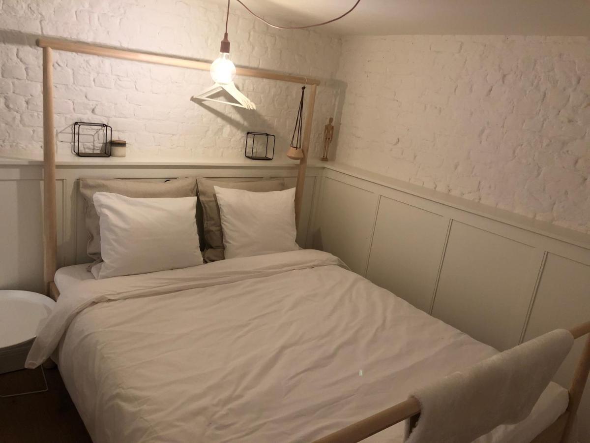 Lichtrijke Loft Bij Restaurant Den Olifant Apartment Ieper Bagian luar foto