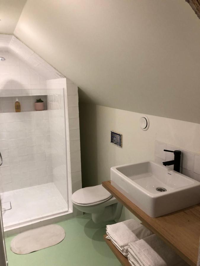 Lichtrijke Loft Bij Restaurant Den Olifant Apartment Ieper Bagian luar foto