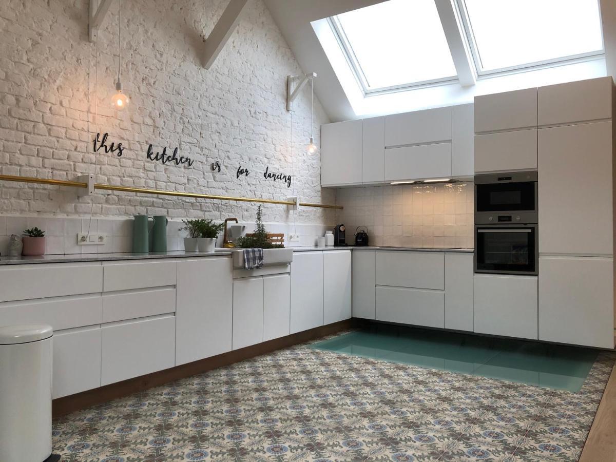 Lichtrijke Loft Bij Restaurant Den Olifant Apartment Ieper Bagian luar foto