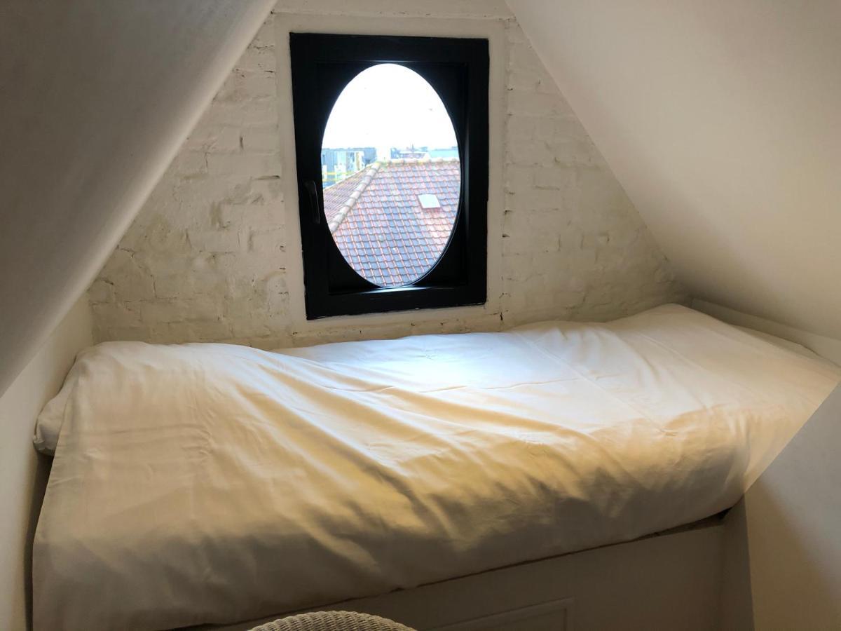 Lichtrijke Loft Bij Restaurant Den Olifant Apartment Ieper Bagian luar foto